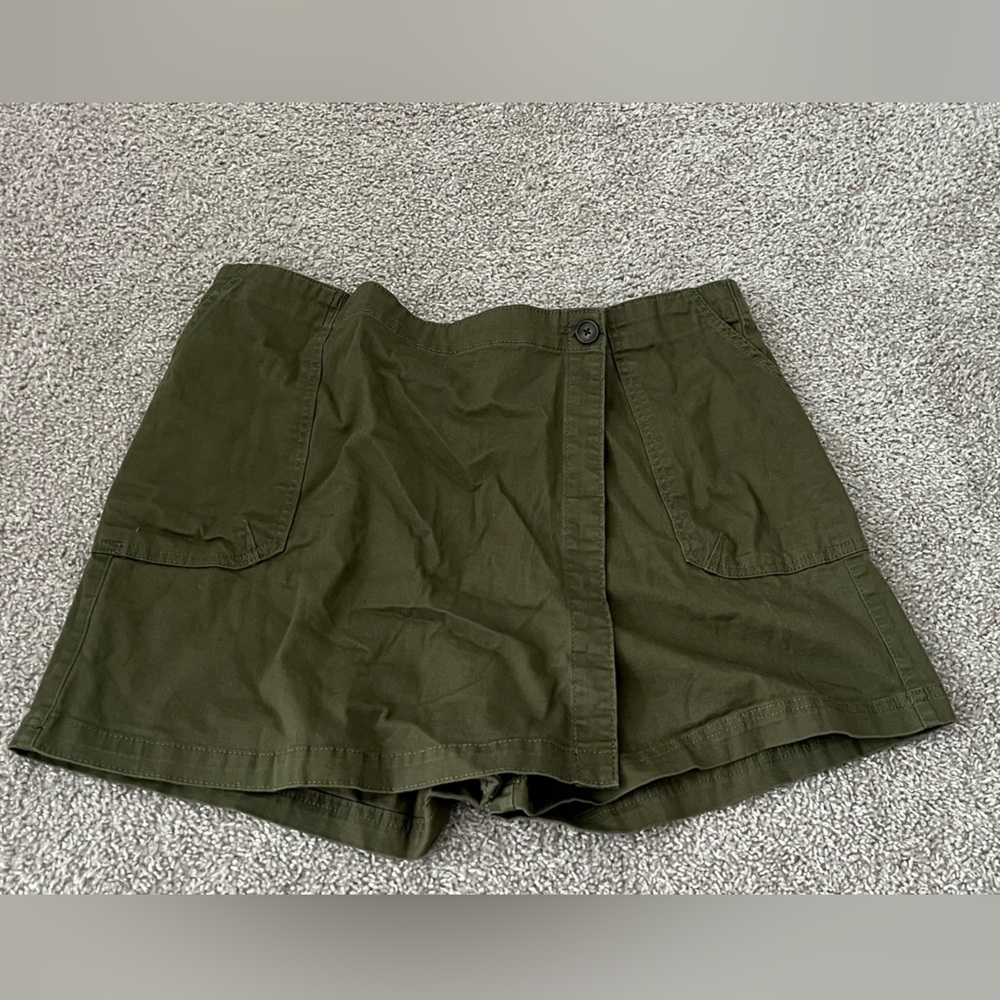 Nine West Dark Green Cargo Shorts